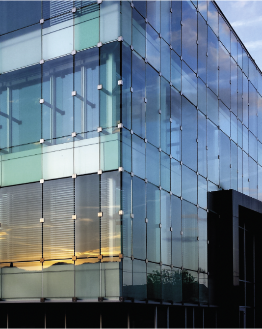 edificio fatto interamente da vetrate